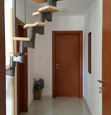 Διαμέρισμα Mia Τρογκίρ